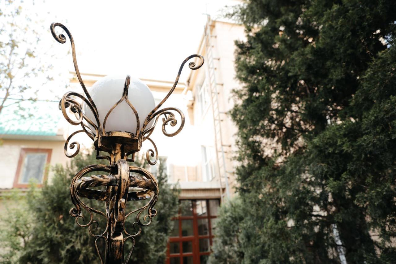 Grand Hotel Bisjkek Buitenkant foto