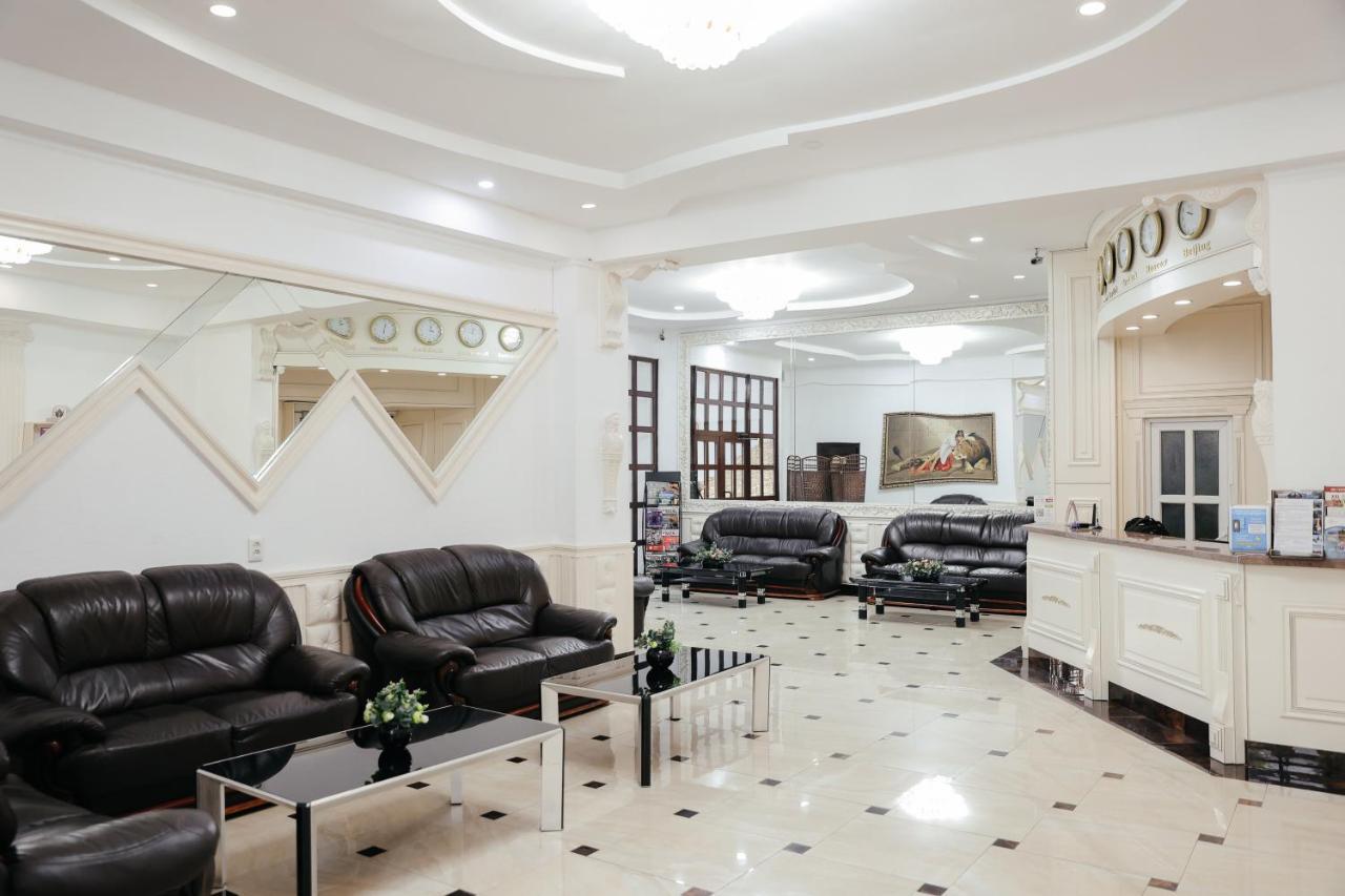 Grand Hotel Bisjkek Buitenkant foto
