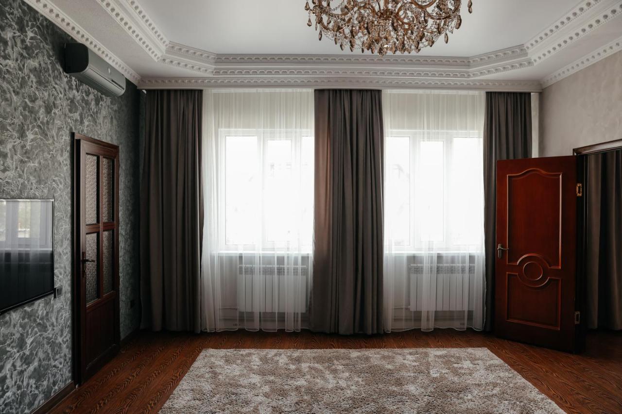 Grand Hotel Bisjkek Buitenkant foto