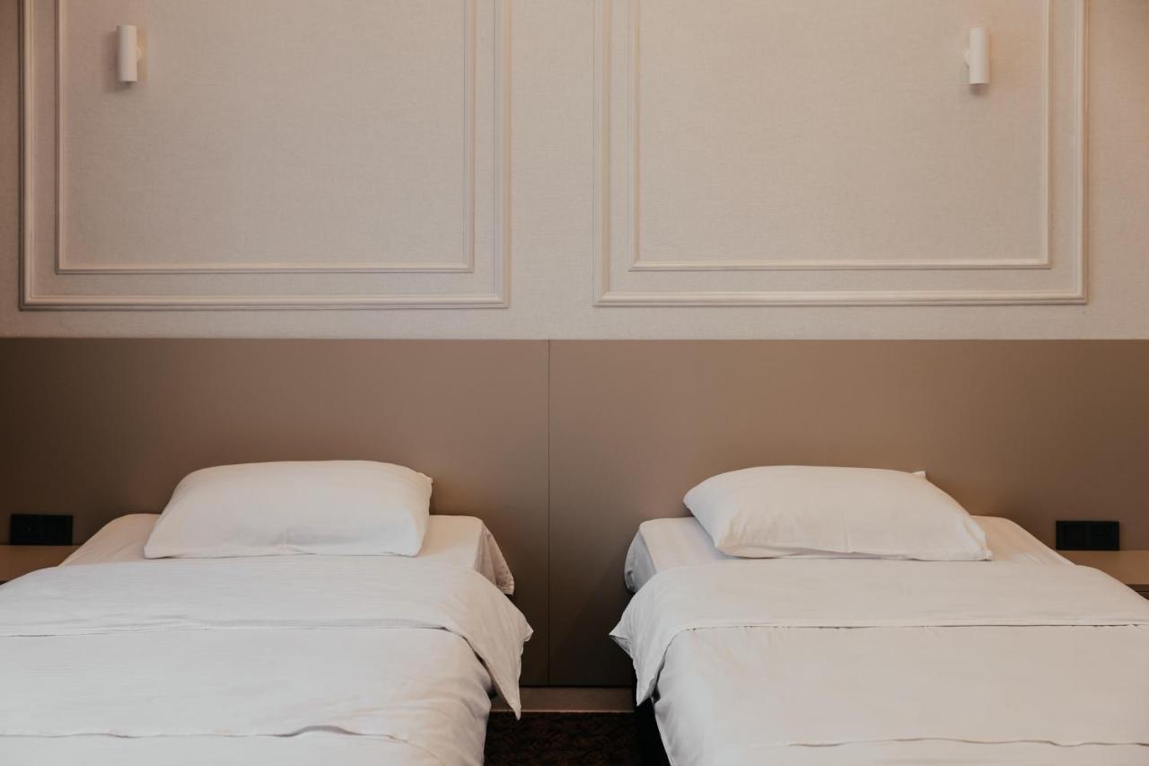 Grand Hotel Bisjkek Buitenkant foto