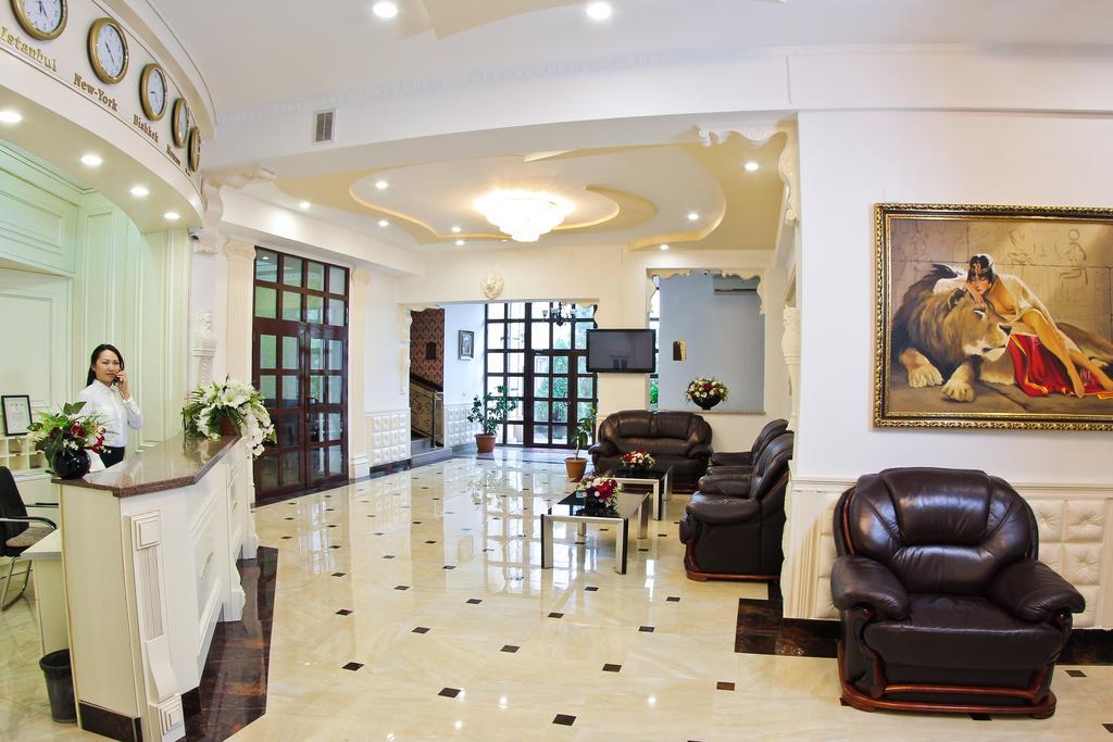 Grand Hotel Bisjkek Buitenkant foto