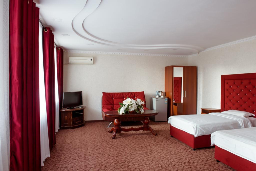 Grand Hotel Bisjkek Buitenkant foto